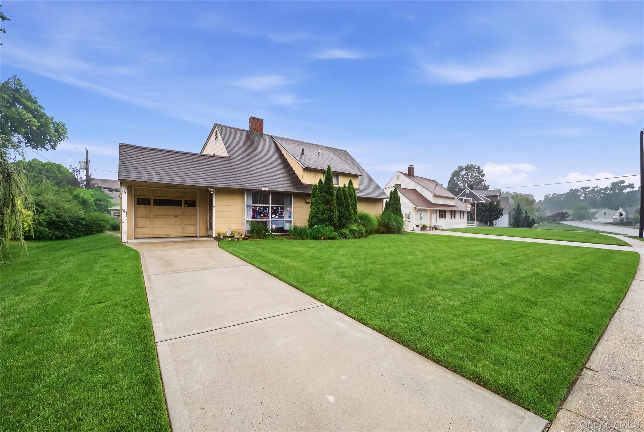 161 Duckpond Drive, Hempstead, NY 11793