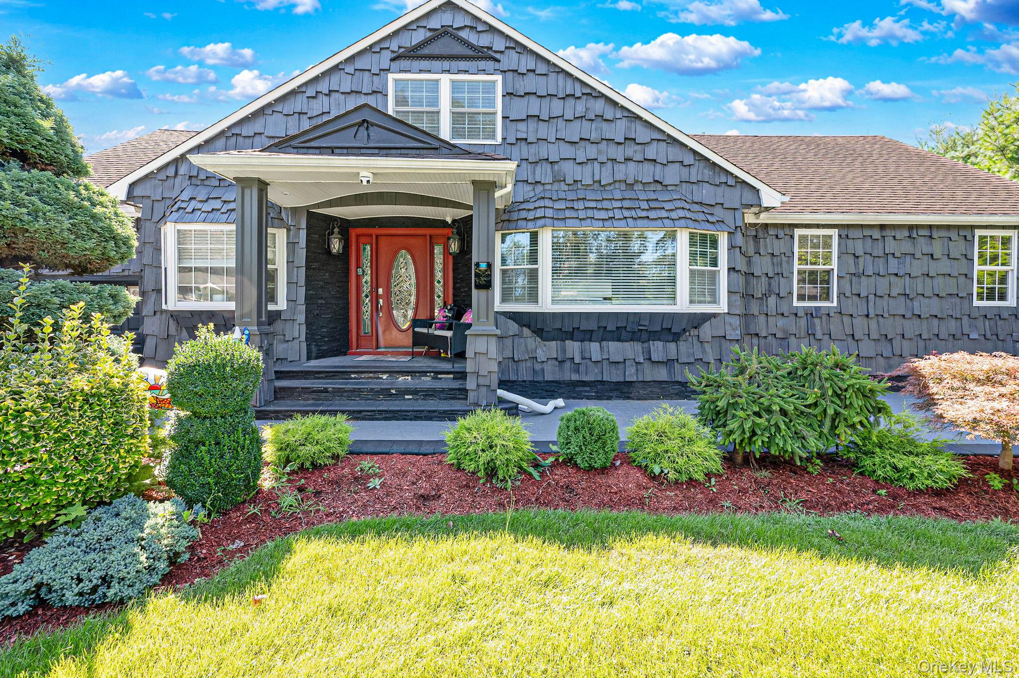 8 Ralph Avenue, Islip, NY 11717