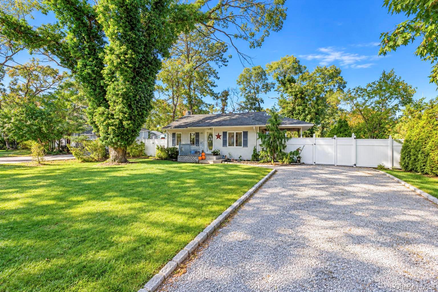48 Hart Avenue, Southampton, NY 11901