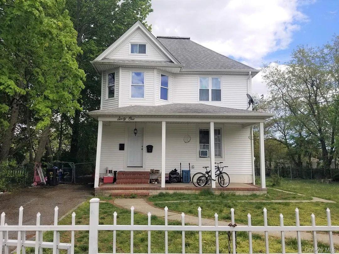 61 East Avenue, Hempstead, NY 11520